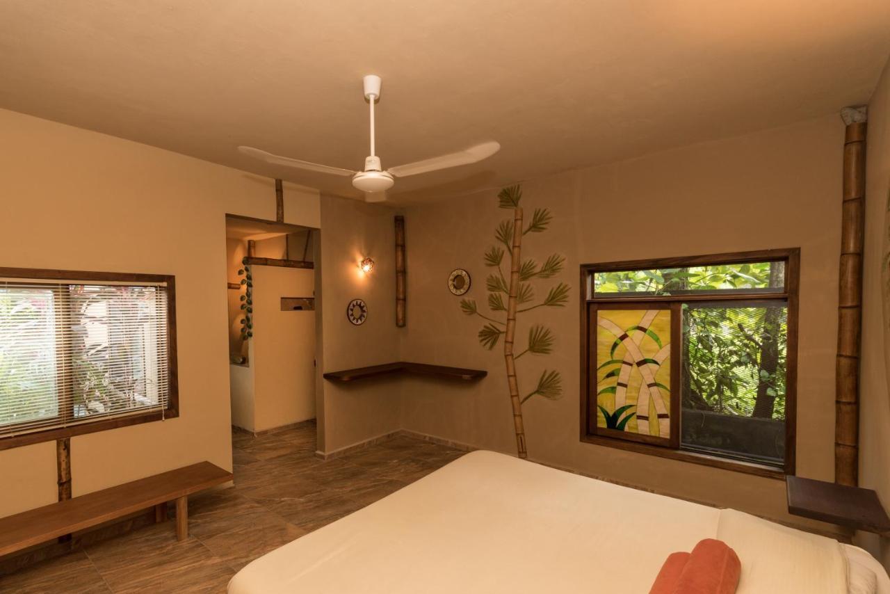 Villas Adriana, Palenque Luaran gambar