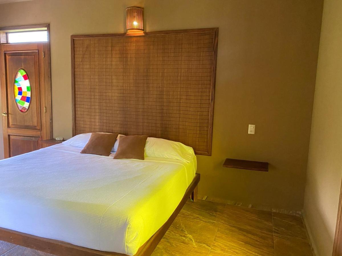Villas Adriana, Palenque Luaran gambar