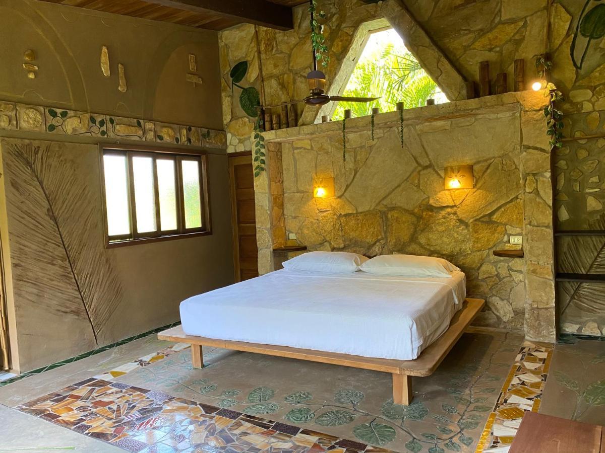 Villas Adriana, Palenque Luaran gambar