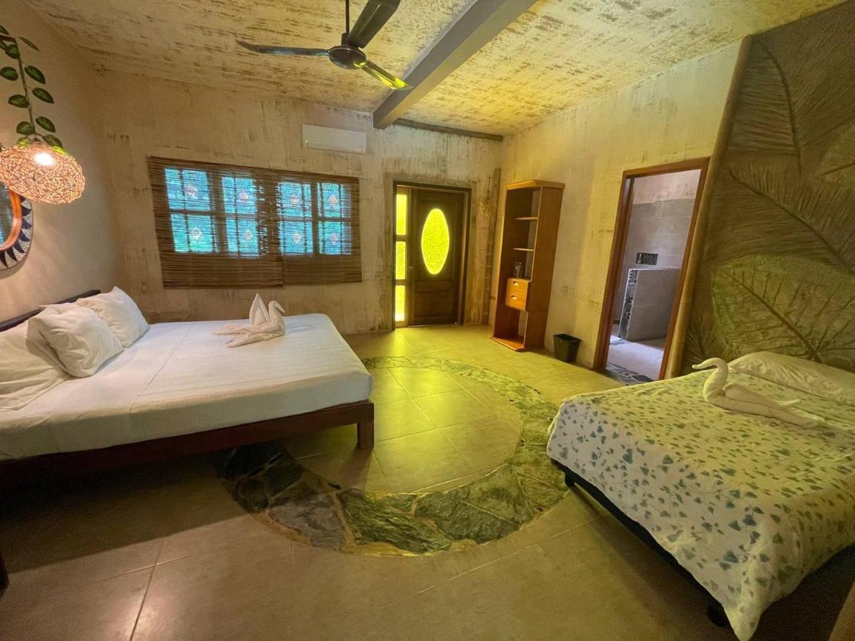 Villas Adriana, Palenque Luaran gambar
