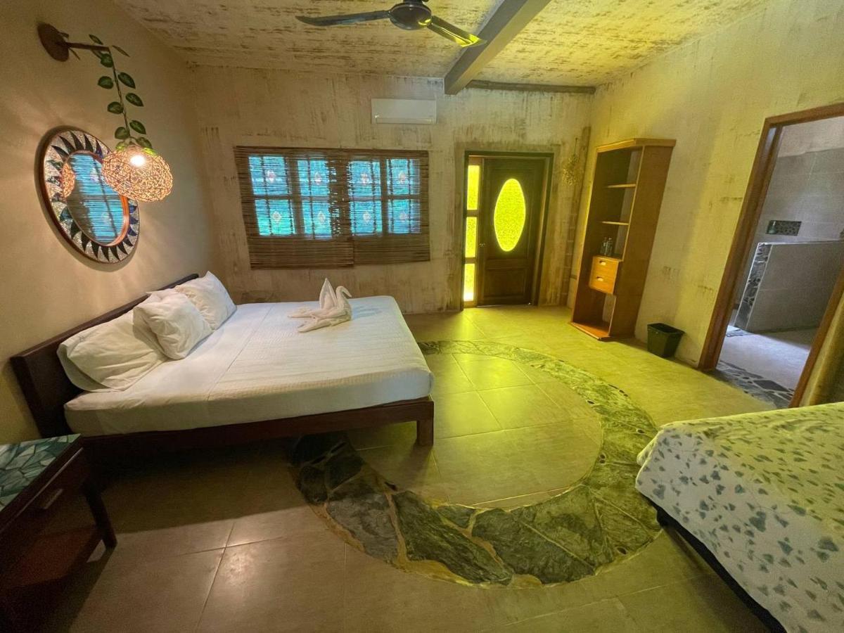 Villas Adriana, Palenque Luaran gambar