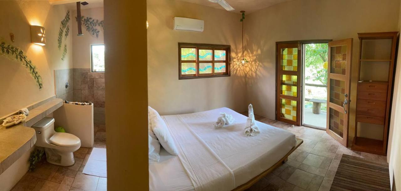 Villas Adriana, Palenque Luaran gambar
