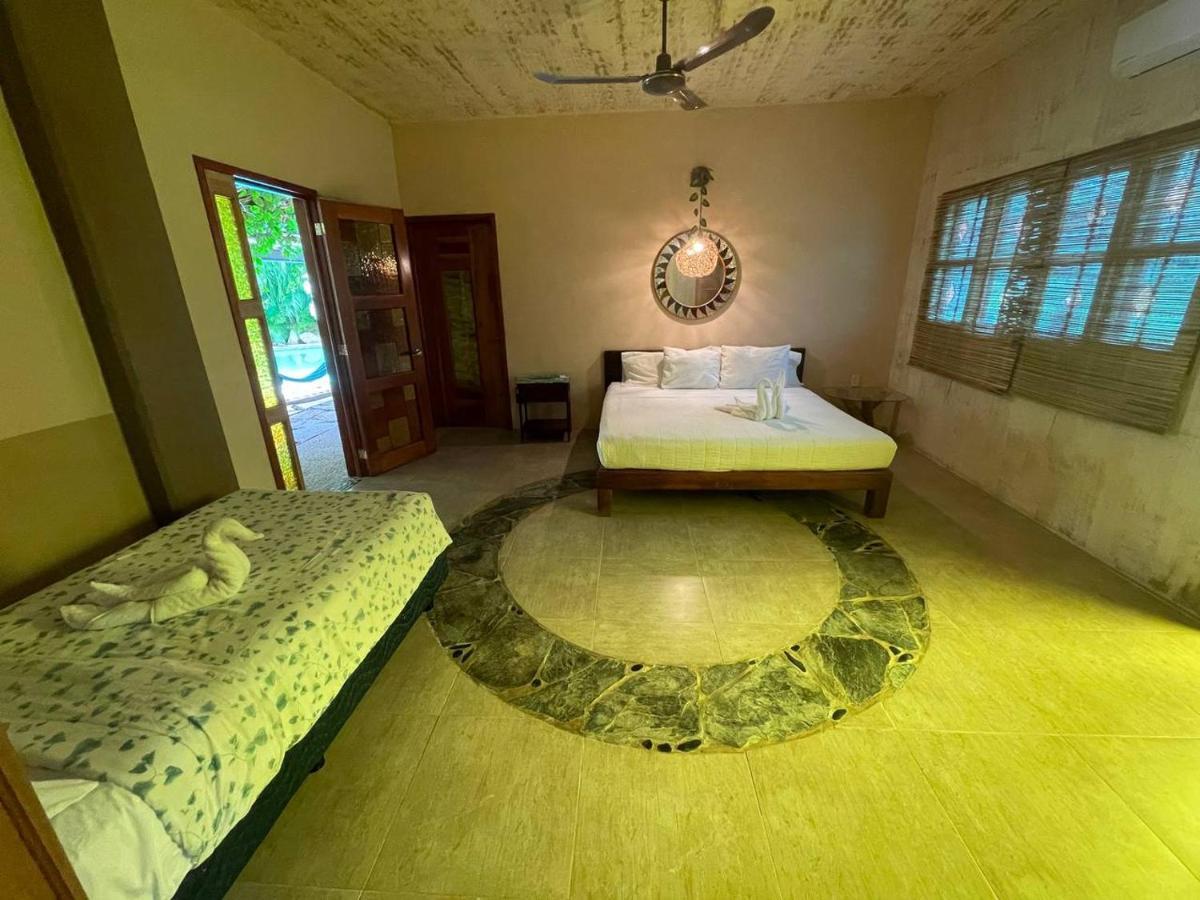 Villas Adriana, Palenque Luaran gambar