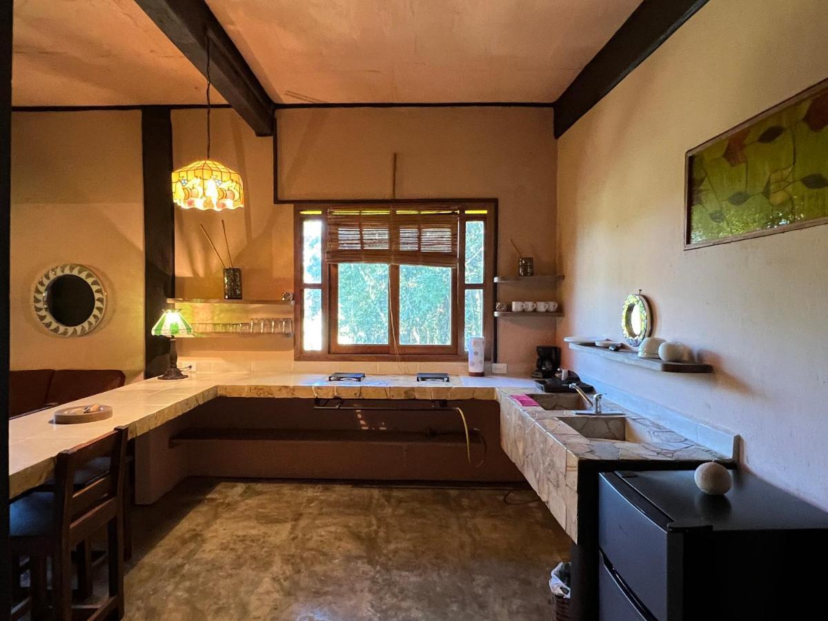 Villas Adriana, Palenque Luaran gambar