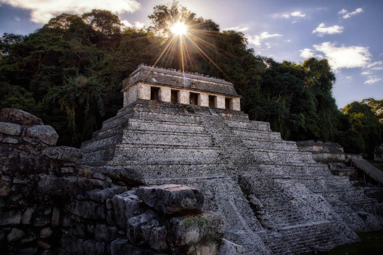 Villas Adriana, Palenque Luaran gambar