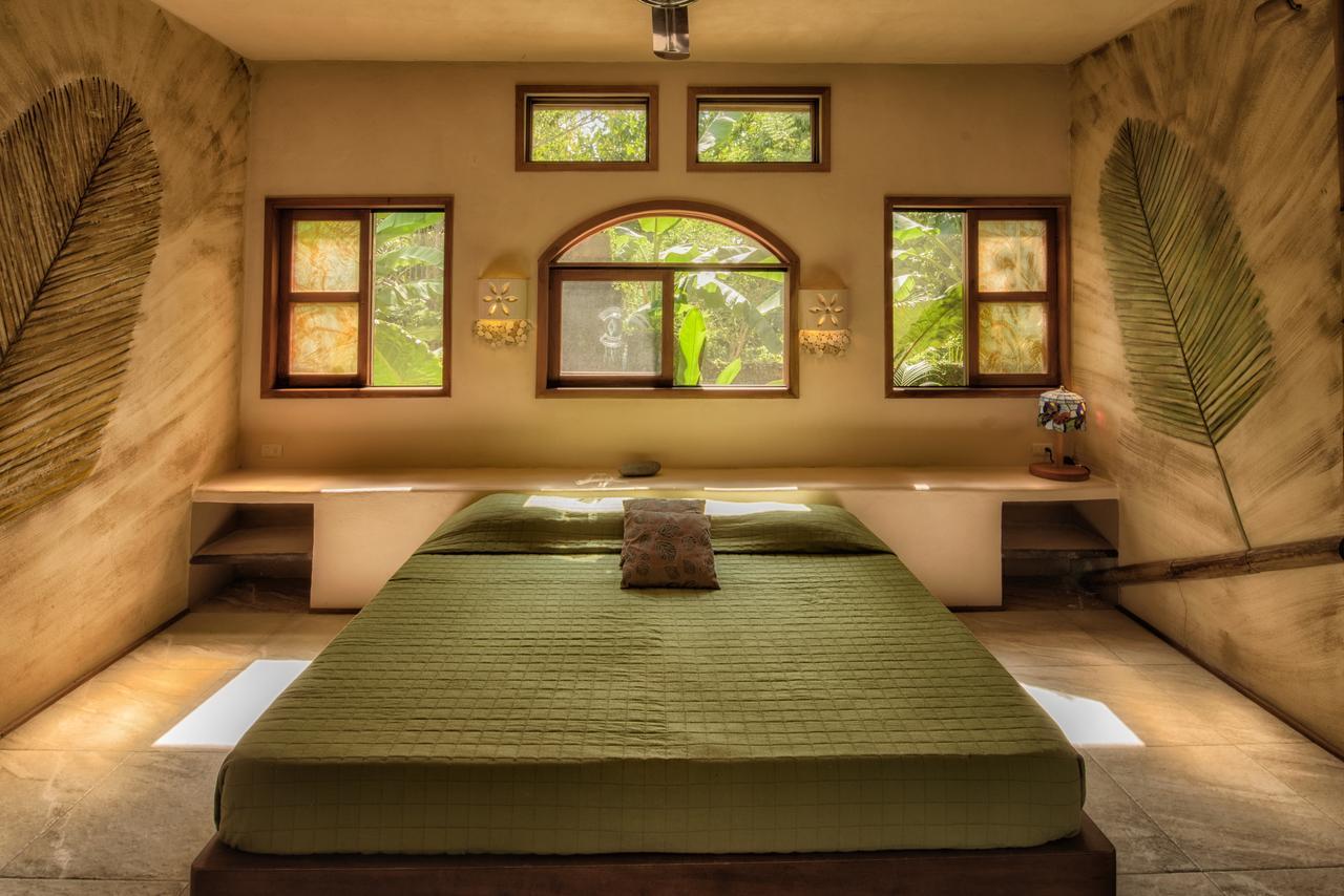 Villas Adriana, Palenque Luaran gambar