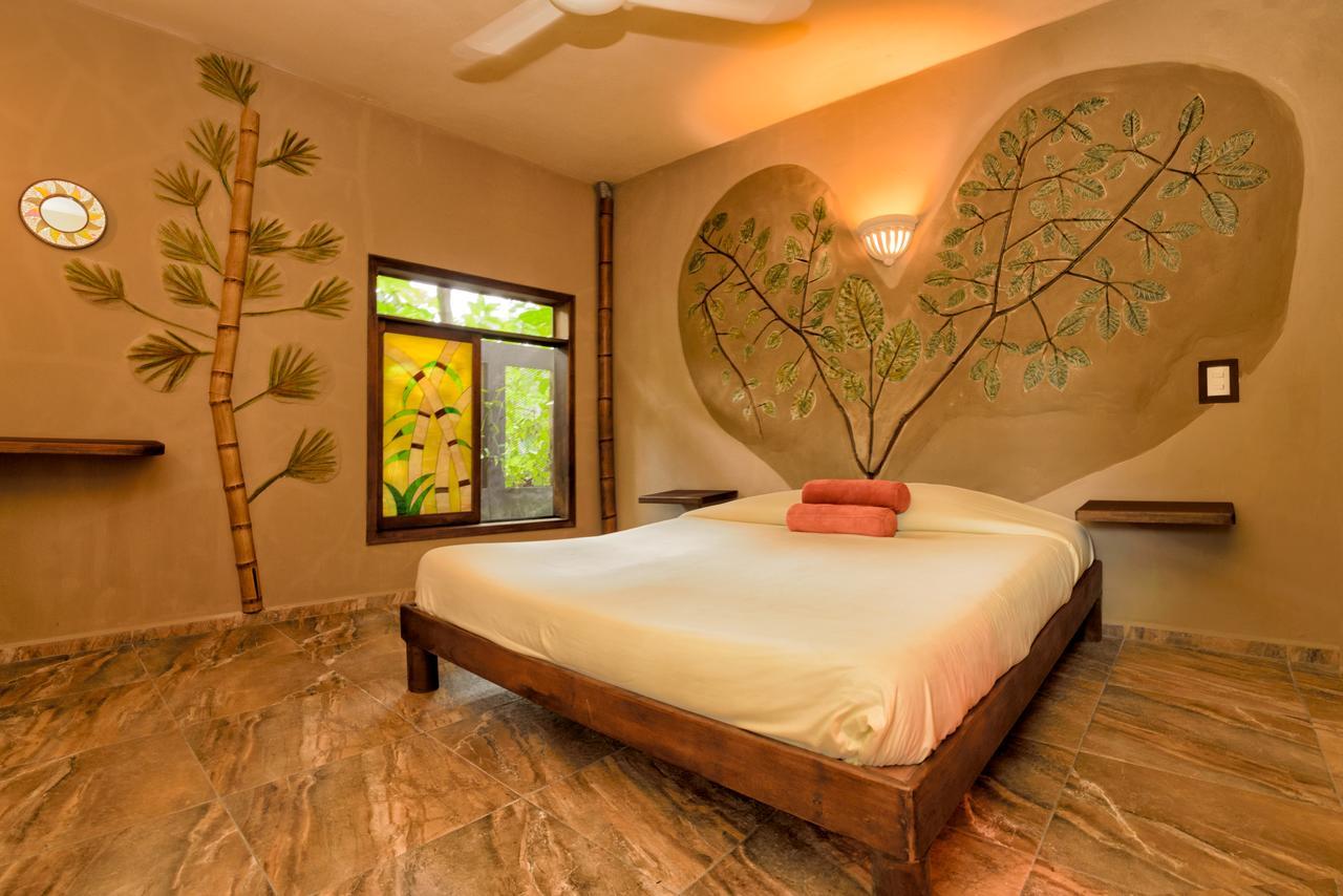 Villas Adriana, Palenque Luaran gambar